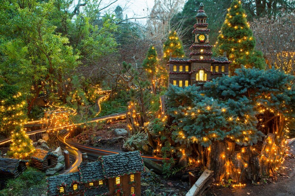 Here comes Santa Claus, on the Hill for the holidays | The